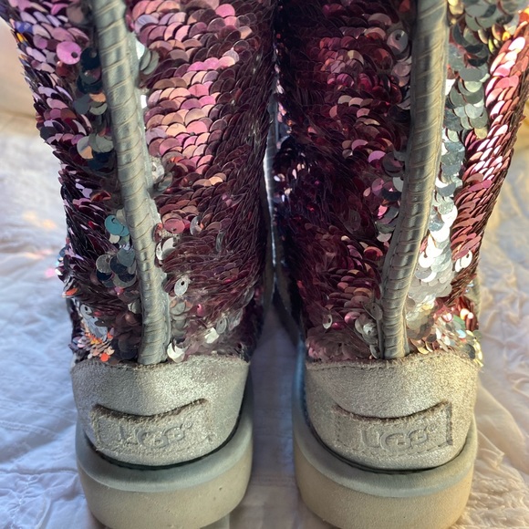 UGG COLOR CHANGING SEQUENCE BOOTS 7 - Picture 3 of 8